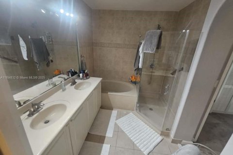 Купить таунхаус в Дорал, Флорида 3 спальни, 173.08м2, № 1957311 - фото 18