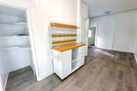 Apartamento en alquiler en Miami, Florida, 37.16 m2 № 1993824 - foto 1