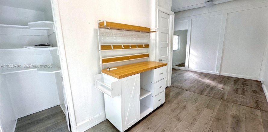 Estudio en Miami, Florida № 1993824