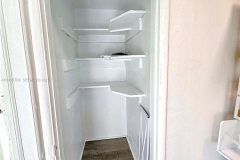 Apartamento en alquiler en Miami, Florida, 37.16 m2 № 1993824 - foto 4