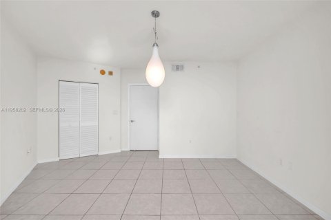 Condominio en venta en Aventura, Florida, 1 dormitorio, 79.9 m2 № 2020700 - foto 17