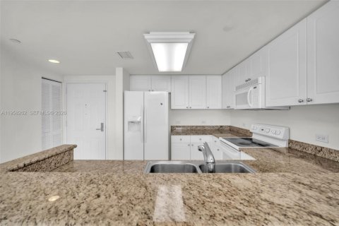 Condominio en venta en Aventura, Florida, 1 dormitorio, 79.9 m2 № 2020700 - foto 9