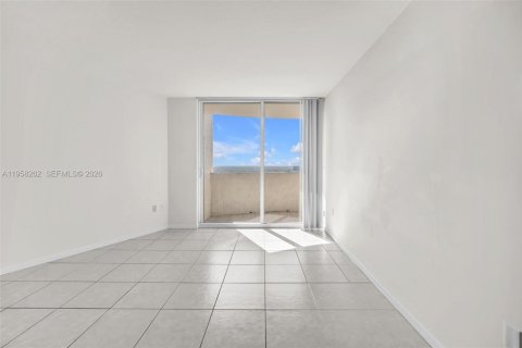 Condominio en venta en Aventura, Florida, 1 dormitorio, 79.9 m2 № 2020700 - foto 11