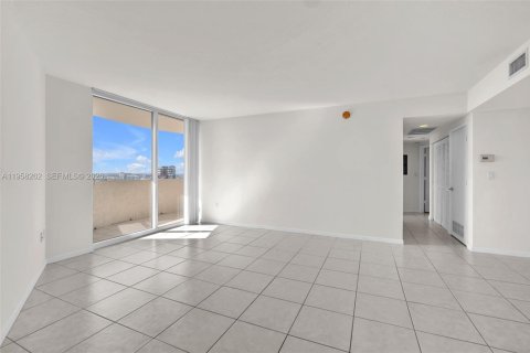 Condominio en venta en Aventura, Florida, 1 dormitorio, 79.9 m2 № 2020700 - foto 10