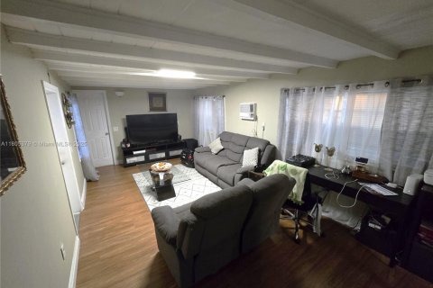 House in Pembroke Pines, Florida 3 bedrooms, 142.14 sq.m. № 1743886 - photo 19