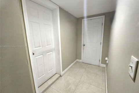 House in Pembroke Pines, Florida 3 bedrooms, 142.14 sq.m. № 1743886 - photo 15