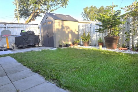 House in Pembroke Pines, Florida 3 bedrooms, 142.14 sq.m. № 1743886 - photo 26