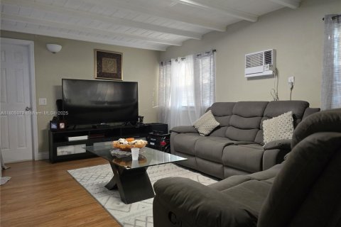 House in Pembroke Pines, Florida 3 bedrooms, 142.14 sq.m. № 1743886 - photo 20
