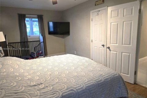House in Pembroke Pines, Florida 3 bedrooms, 142.14 sq.m. № 1743886 - photo 12
