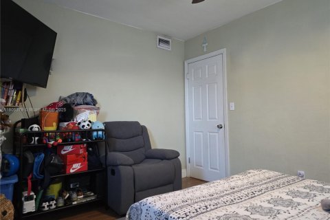 House in Pembroke Pines, Florida 3 bedrooms, 142.14 sq.m. № 1743886 - photo 10