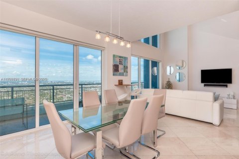 Condominio en venta en Miami, Florida, 2 dormitorios, 120.49 m2 № 2057830 - foto 11