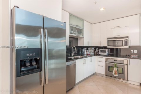 Condominio en venta en Miami, Florida, 2 dormitorios, 120.49 m2 № 2057830 - foto 14