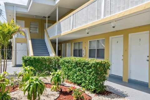Apartment in Hollywood, Florida 1 bedroom № 1953767 - photo 2