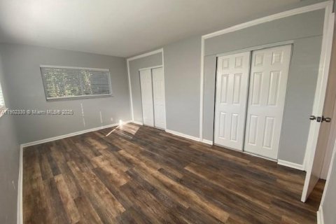 Apartment in Hollywood, Florida 1 bedroom № 1953767 - photo 12