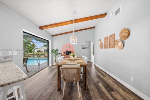 House in Cape Coral, Florida 3 bedrooms, 148.83 sq.m. № 2088321 - photo 17
