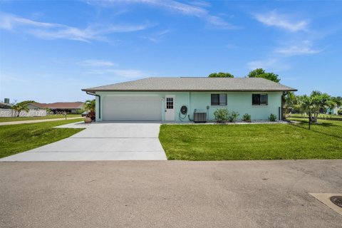 House in Cape Coral, Florida 3 bedrooms, 148.83 sq.m. № 2088321 - photo 5