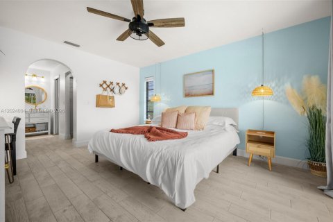 House in Cape Coral, Florida 3 bedrooms, 148.83 sq.m. № 2088321 - photo 20