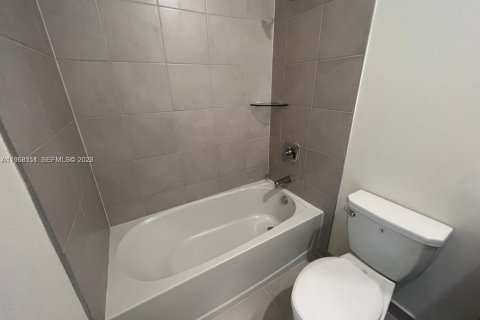 Adosado en alquiler en Doral, Florida, 3 dormitorios, 132.29 m2 № 2054731 - foto 9