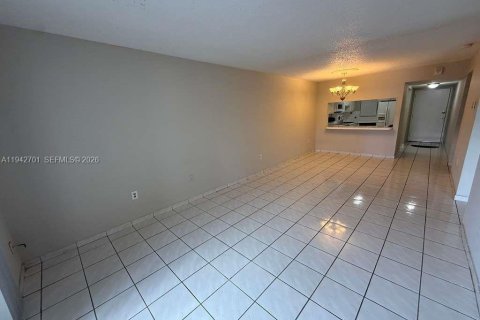 Copropriété à louer à Hialeah, Floride: 3 chambres, 113.06 m2 № 2000115 - photo 10