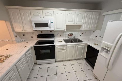 Condo à Hialeah, Floride, 3 chambres  № 2000115