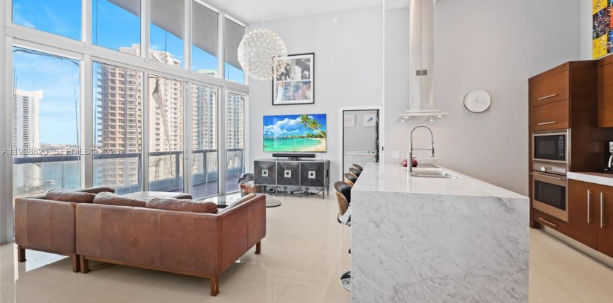 Condo à Miami, Floride, 2 chambres № 1998415