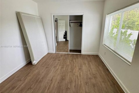 Снять в аренду виллу или дом в Майами, Флорида 2 спальни, 74.32м2, № 1976522 - фото 15