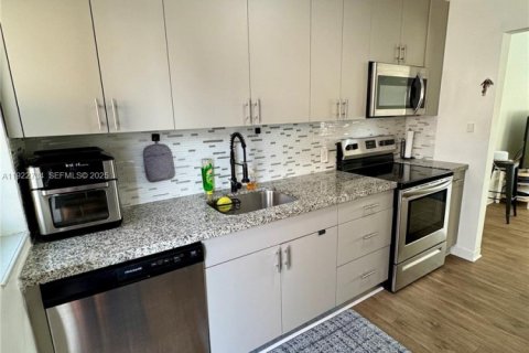 Снять в аренду виллу или дом в Майами, Флорида 2 спальни, 74.32м2, № 1976522 - фото 9