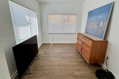 Снять в аренду виллу или дом в Майами, Флорида 2 спальни, 74.32м2, № 1976522 - фото 4