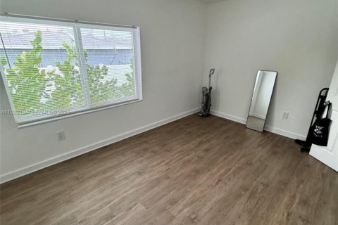 Снять в аренду виллу или дом в Майами, Флорида 2 спальни, 74.32м2, № 1976522 - фото 17