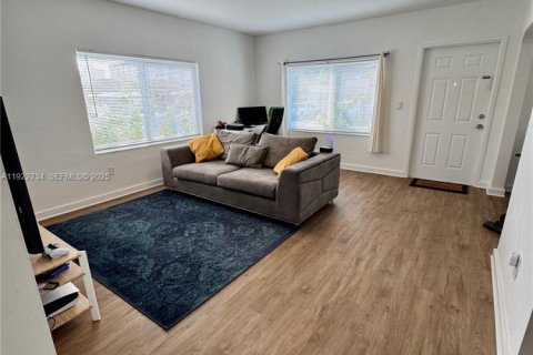 Снять в аренду виллу или дом в Майами, Флорида 2 спальни, 74.32м2, № 1976522 - фото 3