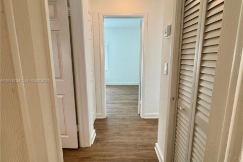 Снять в аренду виллу или дом в Майами, Флорида 2 спальни, 74.32м2, № 1976522 - фото 11