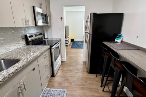 Снять в аренду виллу или дом в Майами, Флорида 2 спальни, 74.32м2, № 1976522 - фото 8