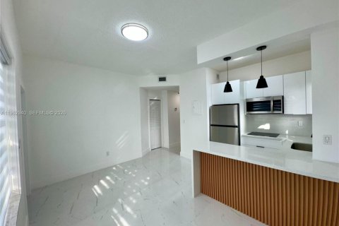 House in Miami, Florida 2 bedrooms, 60.39 sq.m. № 2052824