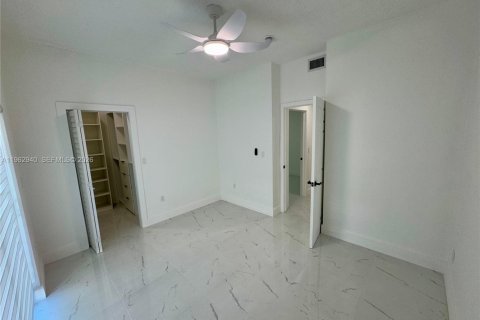 House in Miami, Florida 2 bedrooms, 60.39 sq.m. № 2052824 - photo 7