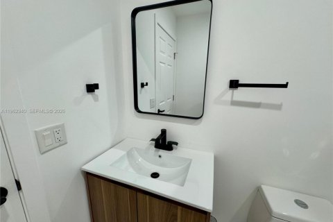 House in Miami, Florida 2 bedrooms, 60.39 sq.m. № 2052824 - photo 13