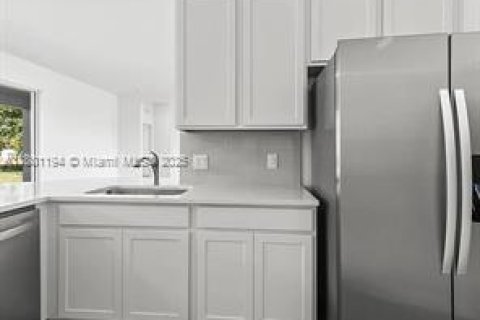 Villa ou maison à louer à Cape Coral, Floride: 4 chambres № 1864405 - photo 12