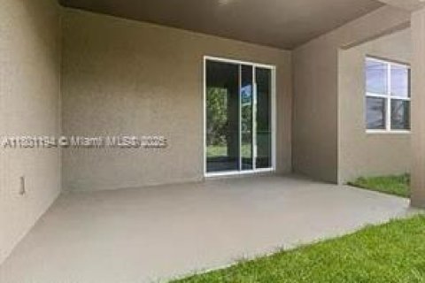 Villa ou maison à louer à Cape Coral, Floride: 4 chambres № 1864405 - photo 4