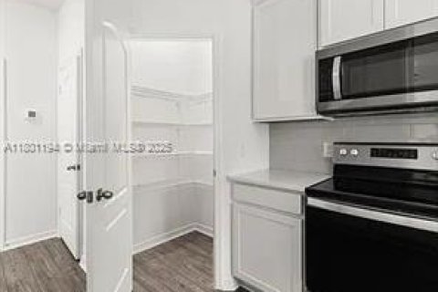 Villa ou maison à louer à Cape Coral, Floride: 4 chambres № 1864405 - photo 13