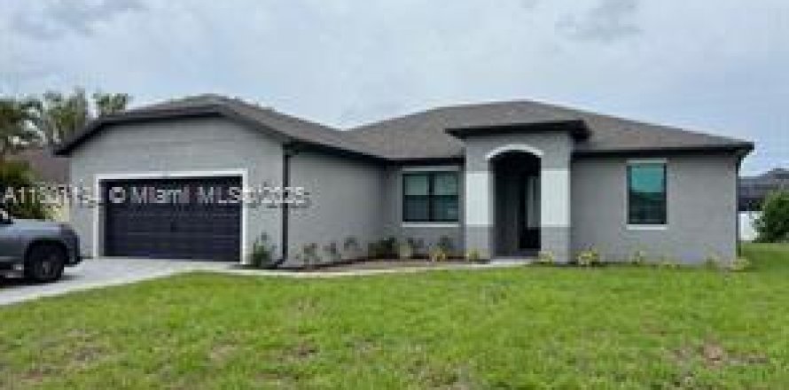 Villa ou maison à Cape Coral, Floride 4 chambres № 1864405