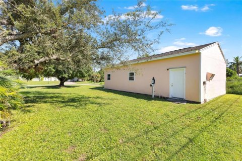 House in Sebastian, Florida 2 bedrooms, 103.96 sq.m. № 2395902 - photo 20