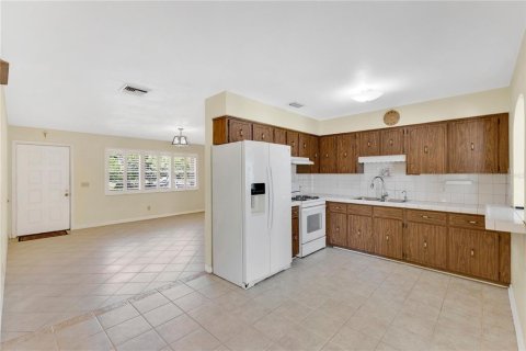 House in Sebastian, Florida 2 bedrooms, 103.96 sq.m. № 2395902 - photo 6
