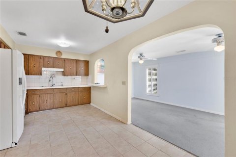 House in Sebastian, Florida 2 bedrooms, 103.96 sq.m. № 2395902 - photo 8