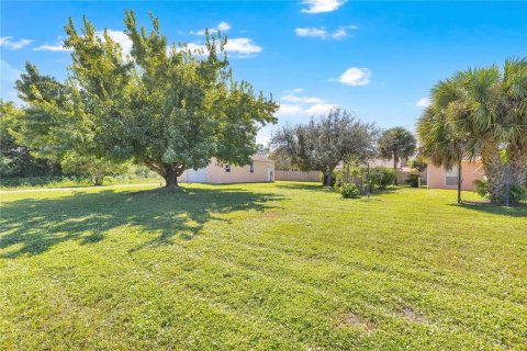 House in Sebastian, Florida 2 bedrooms, 103.96 sq.m. № 2395902 - photo 29