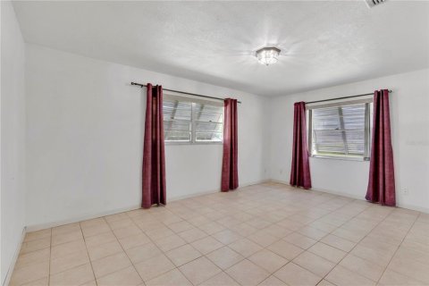House in Sebastian, Florida 2 bedrooms, 103.96 sq.m. № 2395902 - photo 12