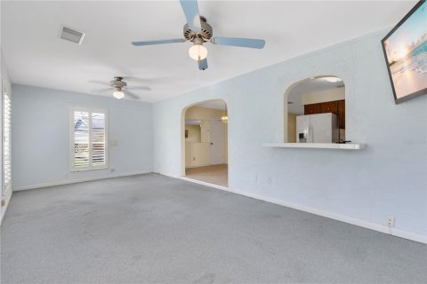 House in Sebastian, Florida 2 bedrooms, 103.96 sq.m. № 2395902 - photo 9