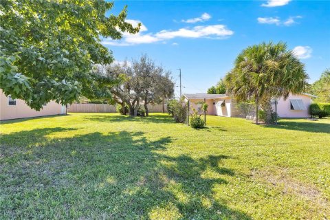 House in Sebastian, Florida 2 bedrooms, 103.96 sq.m. № 2395902 - photo 28