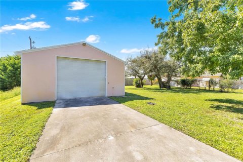 House in Sebastian, Florida 2 bedrooms, 103.96 sq.m. № 2395902 - photo 21