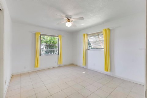 House in Sebastian, Florida 2 bedrooms, 103.96 sq.m. № 2395902 - photo 16
