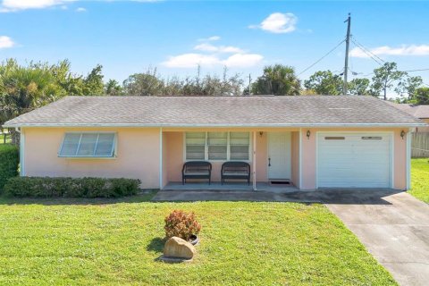 House in Sebastian, Florida 2 bedrooms, 103.96 sq.m. № 2395902