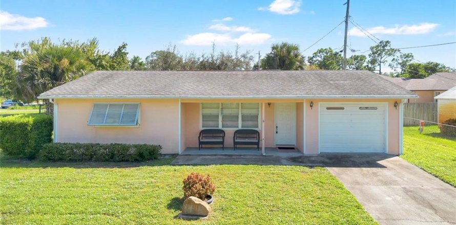 House in Sebastian, Florida 2 bedrooms, 103.96 sq.m. № 2395902